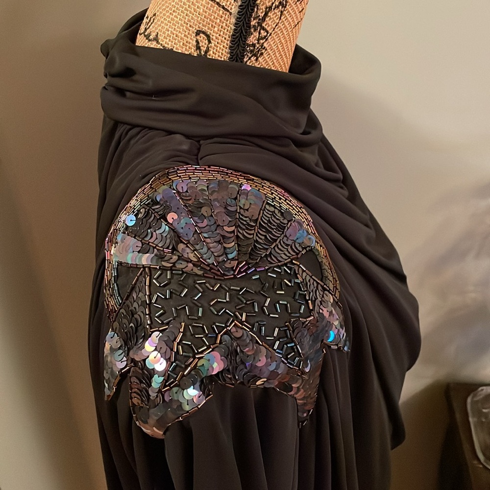 1980s J. Harris black dress. Size 6 measurements below. - Picture 6 of 14